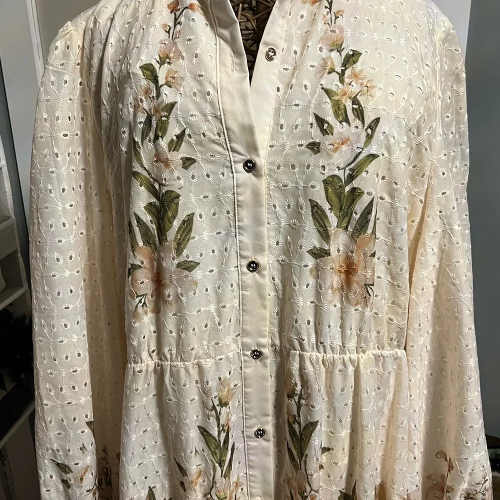 Elegant Cream Floral Long Sleeve Dress - Picture 2 of 8